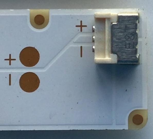 KIT DE LED'S PARA TV INSIGNIA (3 PIEZAS) / NUMERO DE PARTE SVA240A20 / SVA240A20_Rev03_5LED_131227 / 001S1B / SD24S19E02A4DC2D4AA / MODELO NS-24D510NA15 - Imagen 4